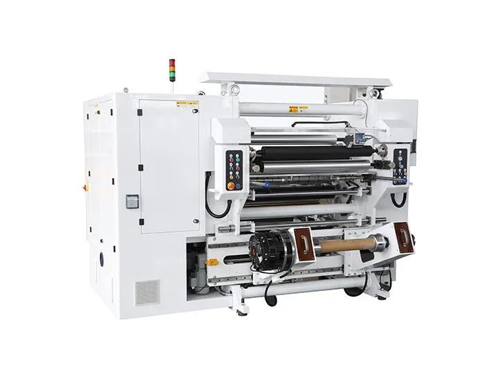 Machine à refendre et à rembobiner à grande vitesse pour rouleaux de papier d'aluminium